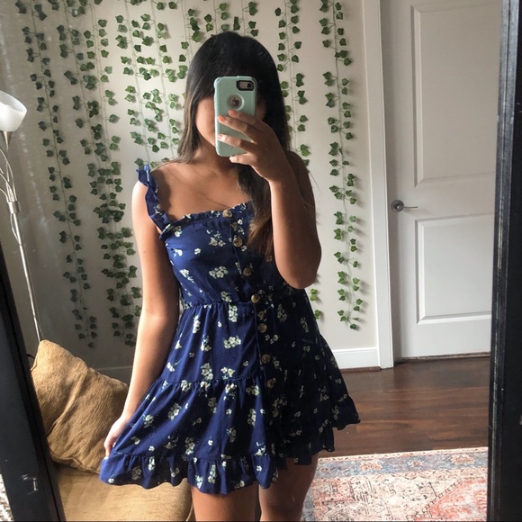 Urban Outfitters Dresses & Skirts - Frilly dress 🦋